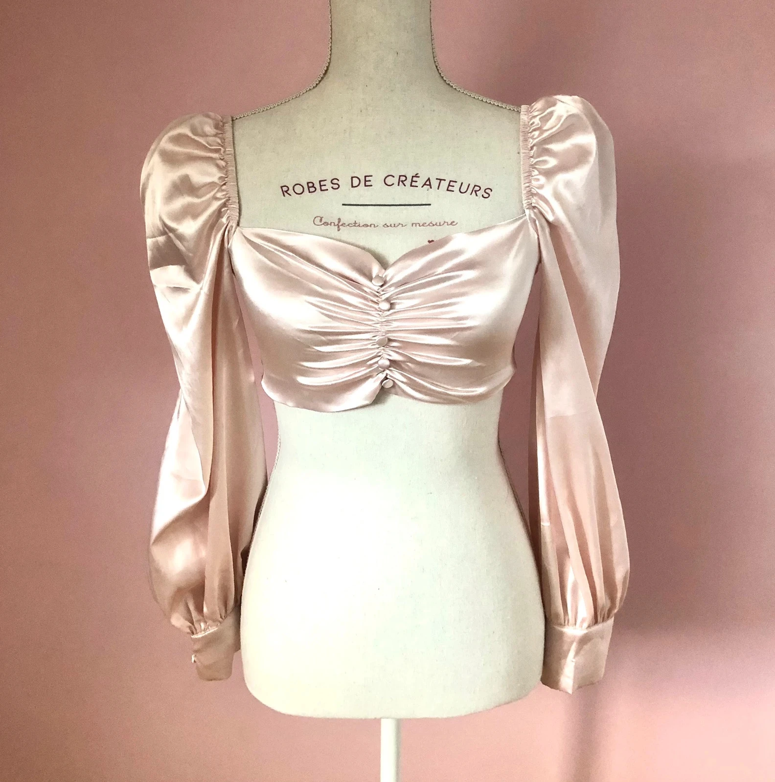 Top satiné rose manche longue